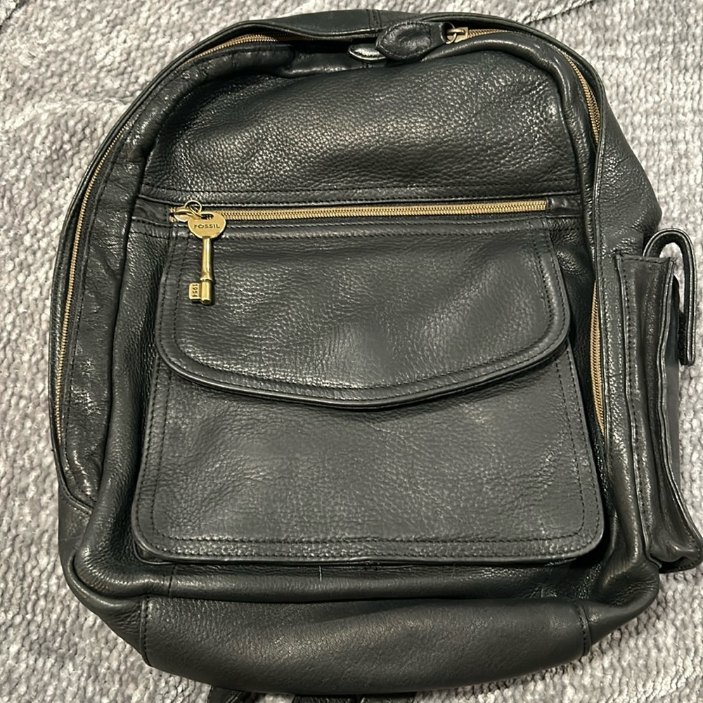 Black leather fossil backpack in great condition